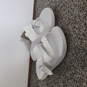 New with tags chaco slides